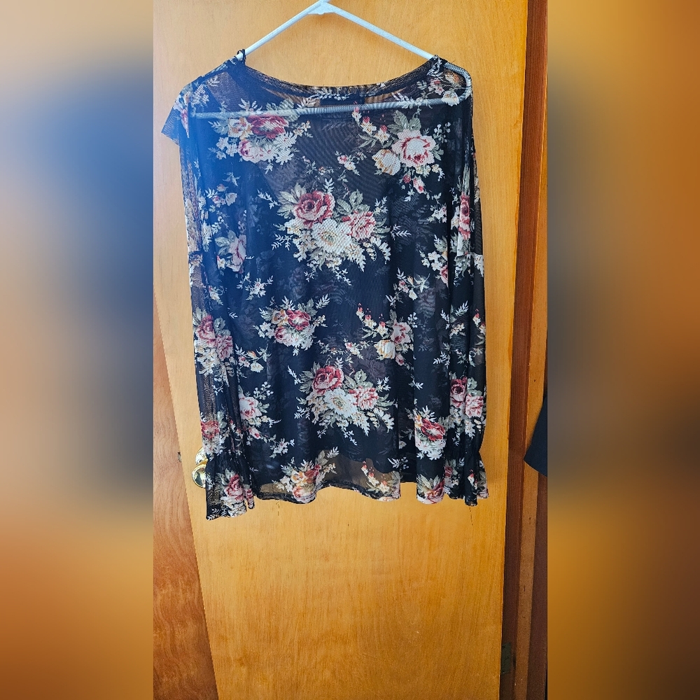 Floral Pront Mesh Top - Picture 2 of 2